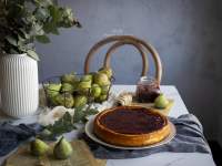 TARTA DE QUESO Y LECHE CONDENSADA CON MERMELADA DE HIGOS  