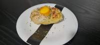   Patata rellena de setas, jamón ibérico y huevo