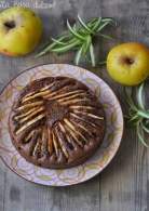 
Pastel de chocolate y canela con manzanas sin gluten y sin lácteos  