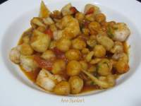   GARBANZOS CON SEPIA Y GAMBAS 