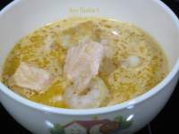   SOPA THAI DE GAMBONES Y SALMÒN 