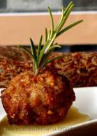   ALBÒNDIGAS DE CORDERO CON LECHE DE COCO Y CACAHUETES