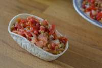 Barquitas de lentejas frías con vegetales crudos (muy fácil)