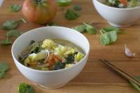 Sopa de fideos de arroz con verduras