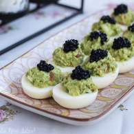 
Huevos rellenos de guacamole  