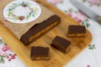   Turrón de chocolate con galletas caramelizadas