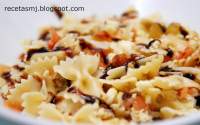   ENSALADA FARFALLE CON SALMÒN AHUMADO