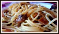 Pasta con champiñones al ajo negro