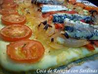 Este tipo de cocas son muy típicas de mi tierra, se hacen de muchas formas, yo suelo elegir esta pero con sardinas también esta de lujo, podéis ver la receta a