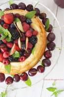 Tarta de Yogur griego con Frutas y Almíbar de maracuya