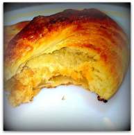 Croissant relleno de turron de chocolate blanco