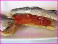   Sardinas ahumadas con tomate confitado