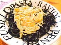 Aprendiendo a Cocinar: SPAGHETTI CON TINTA DE SEPIA COCINADOS CON GULAS Y LANGOSTINOS AL AJILLO