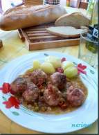   Albóndigas al horno en salsa de tomate seco y almendras